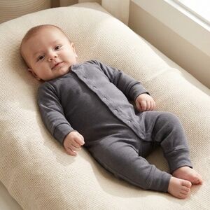 Colored Organics Soft cotton onesie size 0-3 months